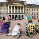 Waiting in the Palace Square (Photo: Lise Åserud, Scanpix)